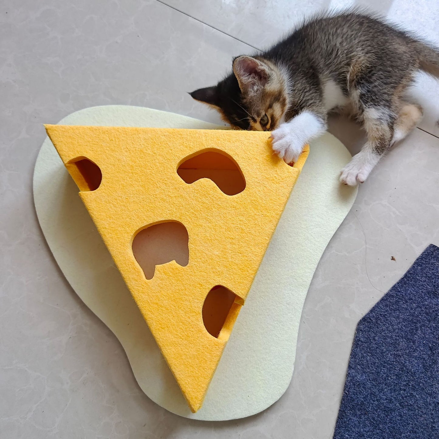 猫のおもちゃ、フェルト製の三角形チーズブロック、耐摩耗性で毛羽立たない、猫の爪研ぎ用グッズ、猫の爪板