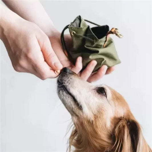 ペット用（猫や犬）の屋外で使いやすい折りたたみ式の厚手で防水性のあるキャンバス製の水鉢